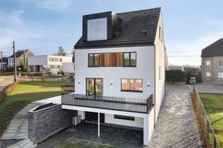 OPEN HUIS Zat. 28/3 Deze energiezuinige en volledig gerenoveerde woning is vrijblijvend te bezichtigen op zaterdag 28 maart tussen 11u00 en 12u00...