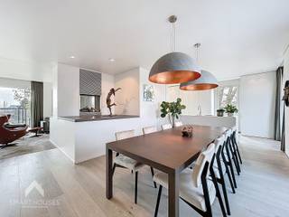 Rustig doch centraal gelegen penthouse naast “Villa Gaverzicht” en met zicht over de woonwijk ’t Spey bestaande uit een inkomhal met...