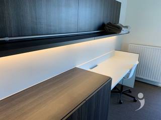 <p><span> </span></p><p><span>Moderne kamer gelegen in studentenresidentie Woods, vlakbij het Belle-Vue park. </span></p><p><span>De residentie is gelegen op een boogscheut van het centrum van Leuven, op wandelafstand van het station en nabij verschillende campussen.</span></p><p><span> </span></p><p><span>De kamer is voorzien van een uitklapbaar tweepersoonsbed (140cm x 200cm - matras niet incl.), ingebouwde kleerkasten, waardoor er meer dan voldoende opbergruimte is. De kamer heeft ook een ingebouwde bureau met boekenplank en persoonlijke frigo met vriesvak. Verder beschikt de kamer over een persoonlijke badkamer met douche, lavabo en toilet.</span></p><p><span>De fietsenstalling is bereikbaar met de lift of via de trappenhal.</span></p><p><span> </span></p><p><span>Per verdieping zijn er twee keukens, die gedeeld worden met maximaal 10 personen. De keukens zijn voorzien van een oven, microgolf, vitro-keramische kookplaat, eettafel, wastafels en een persoonlijke opbergkast die op slot kan. Elke keuken heeft ook zijn eigen terras.</span></p><p><span> </span></p><p><span>Er is ook een gemeenschappelijke ontspanningsruimte met televisie, zetels, tafels en een kickertafel. Verder is er ondergronds nog een afsluitbare fietsenstalling, afvallokaal en een wasplaats met wasmachine en droogkast. </span></p><p><span> </span></p><p><span>De prijs bedraagt €</span><span>630</span><span>/maand exclusief gemeenschappelijke kosten en provisie nutsvoorzieningen (50 euro/maand)</span></p><p><span> </span></p><p><span>*De Foto's in de advertentie zijn van een gelijkaardige studentenkamer.</span></p><p><span> </span></p><p><span>Interesse? Contacteer ons via 016/15.31.08 of </span><span><span>student@immolivit.be</span></span><span> </span></p><p><span> </span></p>