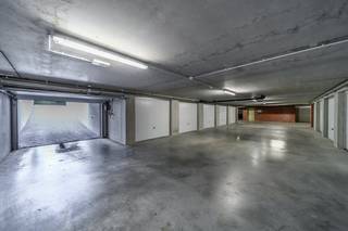 Ondergrondse garagebox met automatische poort te koop gelegen in de Residentie Lime te Veurne.Afmetingen garage- breedte: 2,9m- diepte:...