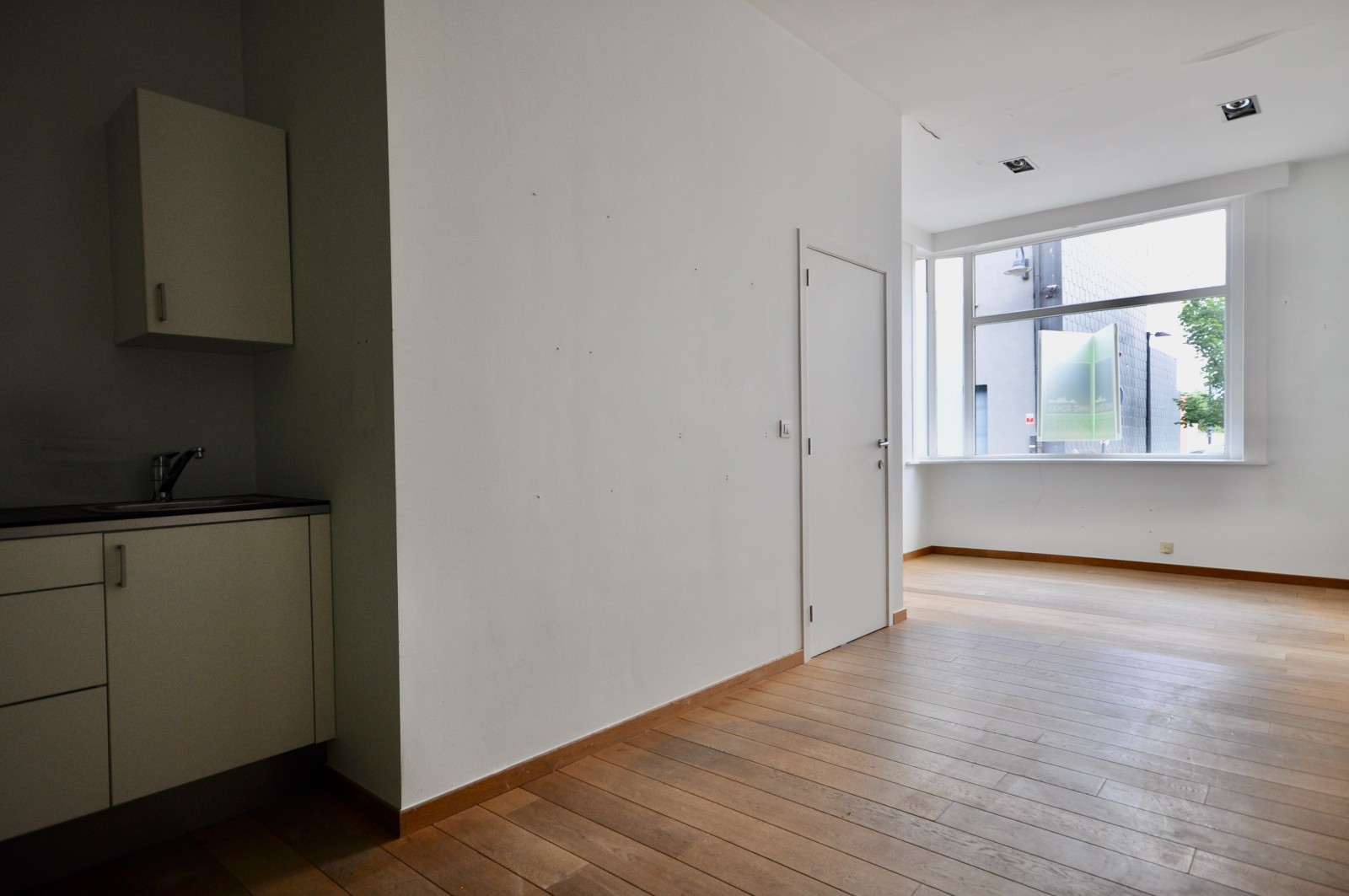 Instapklare praktijk/kantoor/handelsruimte in het centrum van Berchem - foto 3