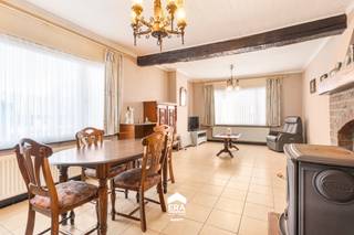 Deze woning ligt in een rustige en groene omgeving met open zicht aan de achterzijde en biedt veel potentieel voor wie wil renoveren of...