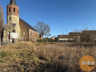 RESSEGEM - Mooie bouwgrond geschikt voor gesloten bebouwing in landelijke omgeving!Deze grond biedt u een oppervlakte van 2a 23ca en treft u in het...