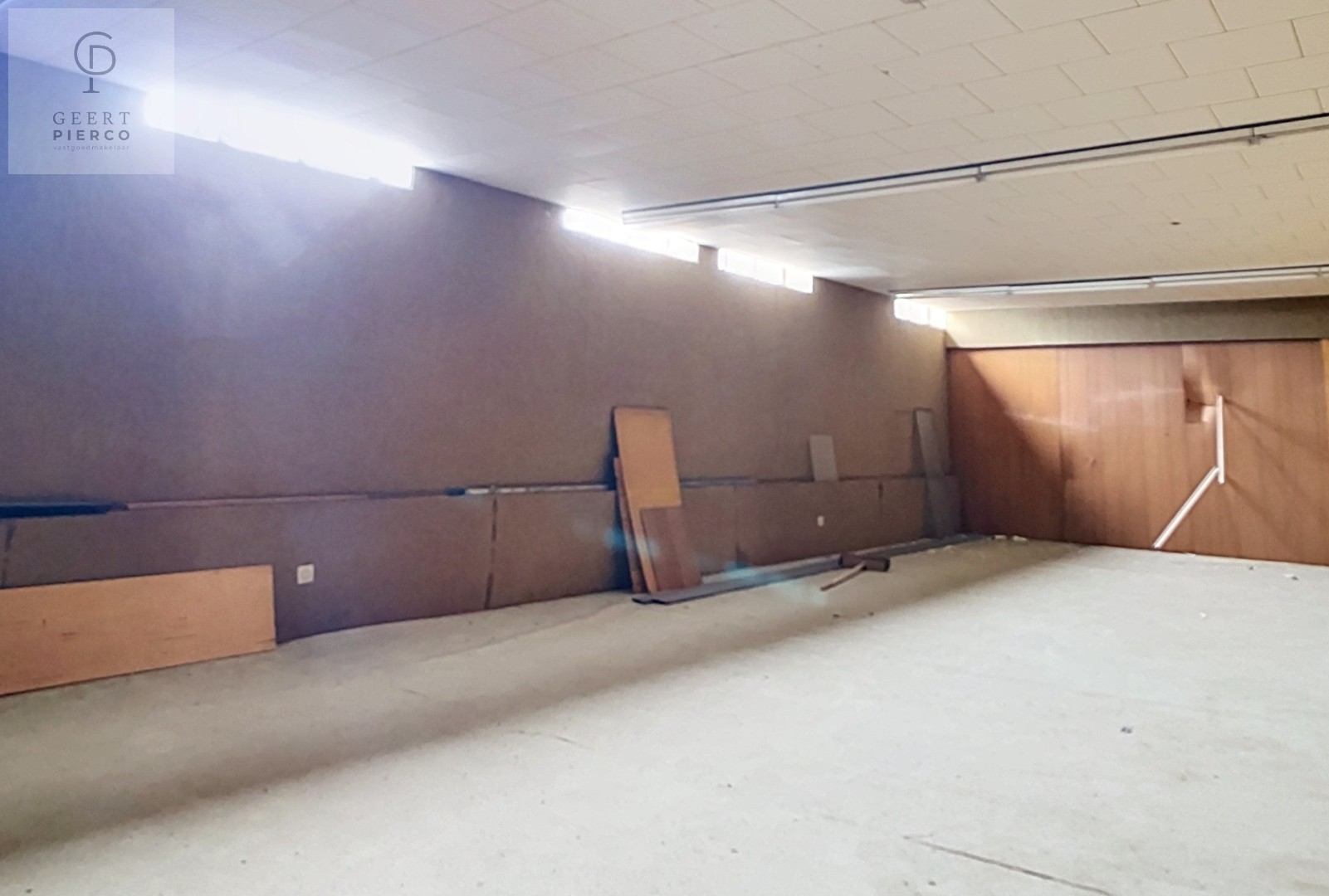 Opbrengsteigendom met commerciële huurder en uitzonderlijk ontwikkelingspotentieel - foto 4