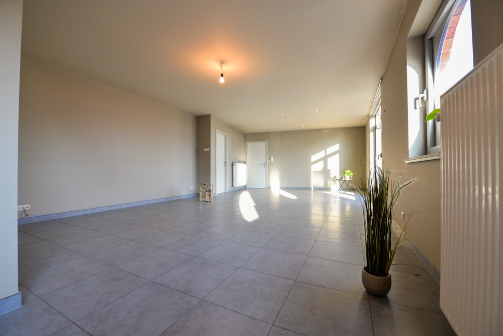 Te huur, ruim, instapklaar 2-slaapkamer appartement gelegen te Kruisem (Zingem) - foto 1