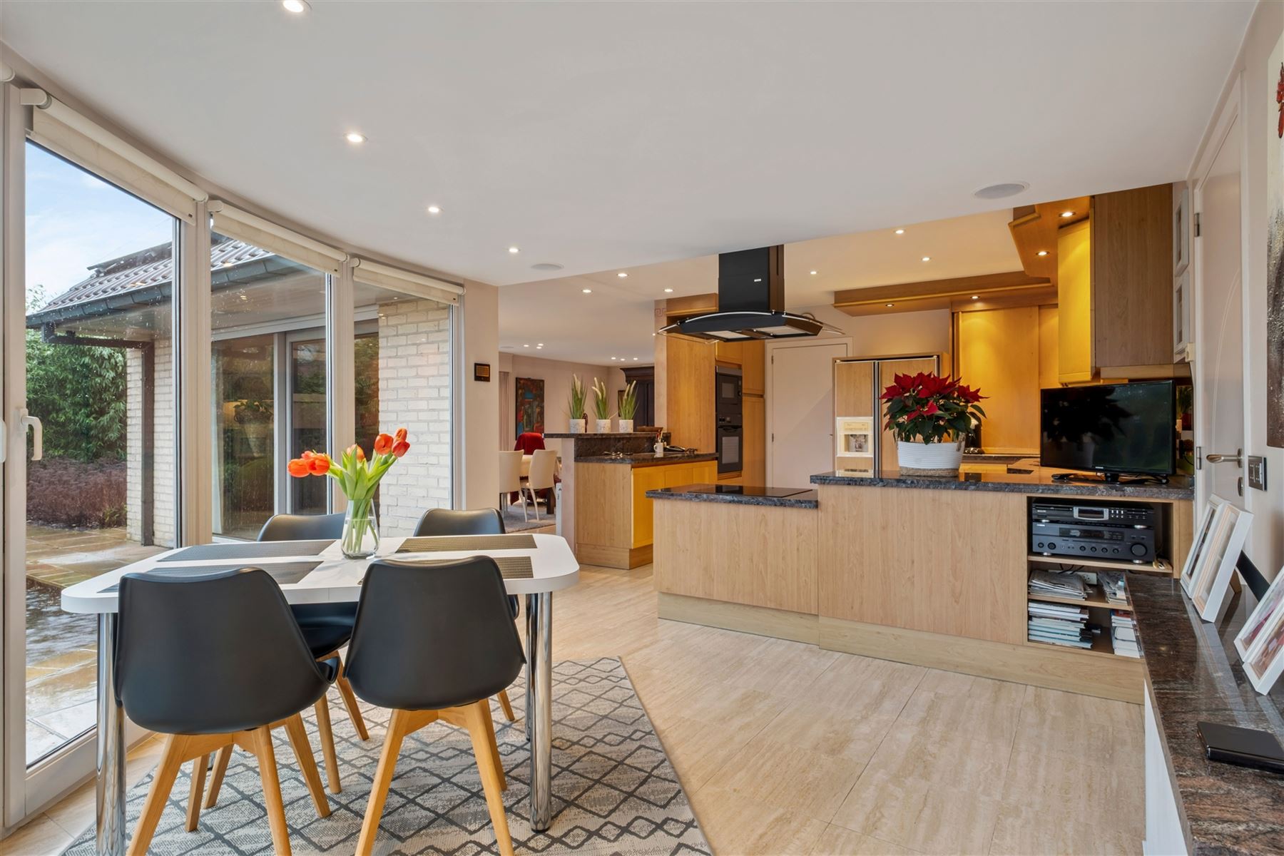 Instapklare en lichtrijke woning met zonnige tuin op 1.304 m² in Ingooigem - foto 4