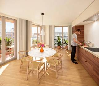 Dit fraaie appartement in Antwerpen biedt een comfortabele woonruimte van 100 m², ideaal voor gezinnen of koppels die op zoek zijn naar een moderne en gezellige leefomgeving. Het pand beschikt over twee ruime slaapkamers, perfect voor een aangename nachtrust en voldoende opbergruimte. Daarnaast is er een stijlvolle badkamer aanwezig die voorziet in al uw dagelijkse behoeften.<br /><br />De ligging van het appartement combineert stadse gemakken met een rustige buurt, waardoor u geniet van zowel de levendigheid van Antwerpen als de rust van een aangename woonomgeving. Dankzij de doordachte indeling van het pand is er veel natuurlijk lichtinval, wat bijdraagt aan een warme en uitnodigende sfeer in iedere ruimte.<br /><br />Het appartement is uitstekend onderhouden en voorzien van moderne afwerkingen die het wooncomfort verhogen. Of u nu wilt ontspannen, werken of gasten wilt ontvangen, deze woning biedt de perfecte balans tussen functionaliteit en stijl. Een ideale keuze voor wie comfortabel en centraal wil wonen in Antwerpen.