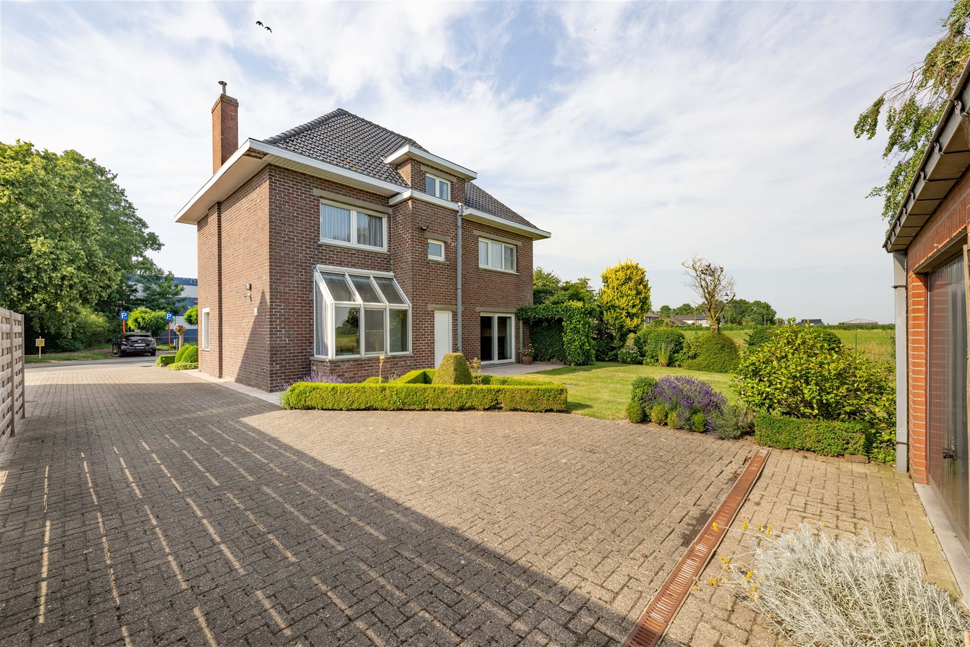 Woning met 4 slps, dubbele garage en zongerichte tuin - foto 4