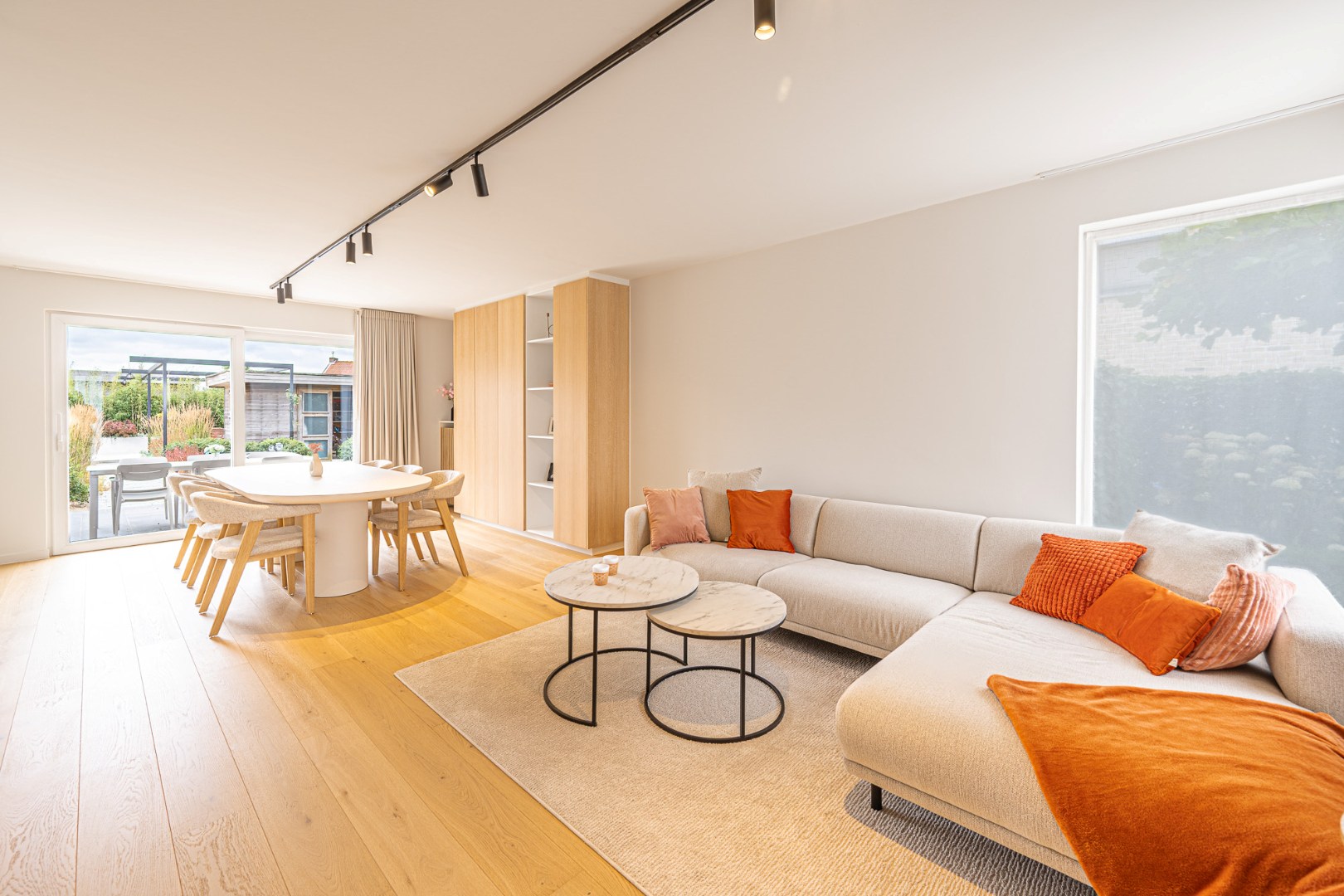Ready-to-move-in semi-detached house with 3 bedrooms, garage, and sun-oriented garden in Zonnebeke. - photo 2