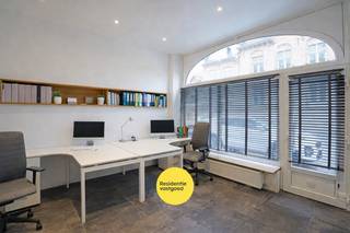 Herenhuis met handelsruimte & wellness in Nieuwpoort-StadIn het centrum van Nieuwpoort-Stad bevindt zich dit gerenoveerde herenhuis (2015) met...