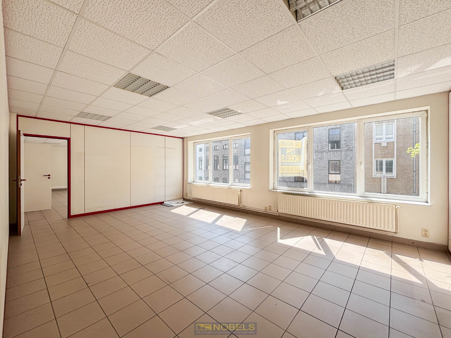 TE HUUR, ruim en veelzijdig handels- en commercieel pand in het centrum van Oudenaarde - foto 4