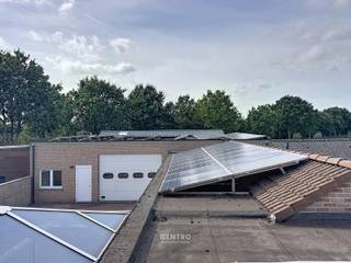 <p>Wonen & werken in Beernem – Ruime woning met ca. 120 m² opslagruimte!<br /><span><span><span><span><span><span><span><span><span><span><span><span><span><span>Ruime en veelzijdige eigendom op 624m² grond</span><span>, met maar liefst </span><span>270 m² bewoonbare oppervlakte</span><span>, 3 slaapkamers en de mogelijkheid tot </span><span>gelijkvloers wonen</span><span>.</span></span></span></span></span></span></span></span></span></span></span></span></span></span><br /><span><span><span><span><span><span><span><span><span><span><span><span><span><span>De absolute troef is de </span><span>ca. 120 m² grote garage/opslagruimte met bureel</span><span>, ideaal voor </span><span>zelfstandigen en ondernemers</span><span>. Zeer geschikt als opslagruimte voor materiaal, voertuigen en goederen.</span></span></span></span></span></span></span></span></span></span></span></span></span></span><br /><span><span><span><span><span><span><span><span><span><span><span><span><span><span>De woning combineert comfortabel wonen met de mogelijkheid om </span><span>wonen en werken op één locatie</span><span> te verenigen.</span></span></span></span></span></span></span></span></span></span></span></span></span></span><br /><br /><strong>INDELING:<br /><em><u>Gelijkvloers:</u></em><br /><u>WONING:</u></strong><br />Ruime inkomhal - LICHTRIJKE living - volledig ingerichte keuken (O.a. met keramisch fornuis, dampkap, dubbele spoelbak, heteluchtoven, ingebouwde microgolfoven, frigo en vaatwasmachine) - veranda (met gashaard) – ruime berging/wasplaats (met voorzieningen voor wasmachine en droger) - 2de leefruimte (met gashaard, sauna en douche) - veranda - afzonderlijk gastentoilet - slaapkamer/bureel - ruime garage (met automatische sectionale poort) - ZUIDgericht terras - ruime verharde oprit.<br /><br /><u><strong>BIJGEBOUW:</strong></u><br />Opslagruimte (met automatische sectionale poort) - bureel - wasplaats - afzonderlijk toilet - douche.<br /><br /><em><strong><u>Eerste verdieping:</u></strong></em><br />Ruime nachthal/bureelruimte (extra slaapkamer mogelijk) – kwalitatieve badkamer (O.a. met lavabomeubel, hangtoilet, ligbad én douche) - ruime slaapkamer met ruime dressing – slaapkamer 3 met mezzanine.<br /><br /><u><strong>Opmerkingen:</strong></u><br />- 28 ZONNEPANELEN aanwezig!<br />- ROLLUIKEN aanwezig!<br />- Volledig omheind.<br />- Videofonie aanwezig.<br />- Waterverzachter aanwezig.<br />- <span><span><span><span><span><span><span><span><span><span><span><span><span><span><span>270 m² bewoonbare oppervlakte</span></span></span></span></span></span></span></span></span></span></span></span></span></span></span><br />- Afgesloten met elektrische toegangspoort.<br /><br />Een unieke kans voor wie ruimte zoekt om comfortabel te wonen én professioneel actief te zijn. GELIJKVLOERS wonen mogelijk! Aarzel zeker niet om ons te contacteren voor een bezoek ter plaatse: 050/70.01.02 - info@centro.be.</p>