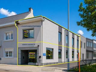 VEELZIJDIGE HANDELSRUIMTE met INSTAPKLAAR 2-SLAAPKAMERAPPARTEMENT op VLOT BEREIKBARE LIGGING in Dikkelvenne biedt een mooie opportuniteit voor...
