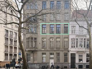 Charming and move-in ready apartment in an excellent location in Antwerp!This beautifully refreshed apartment, located on the second floor, is...