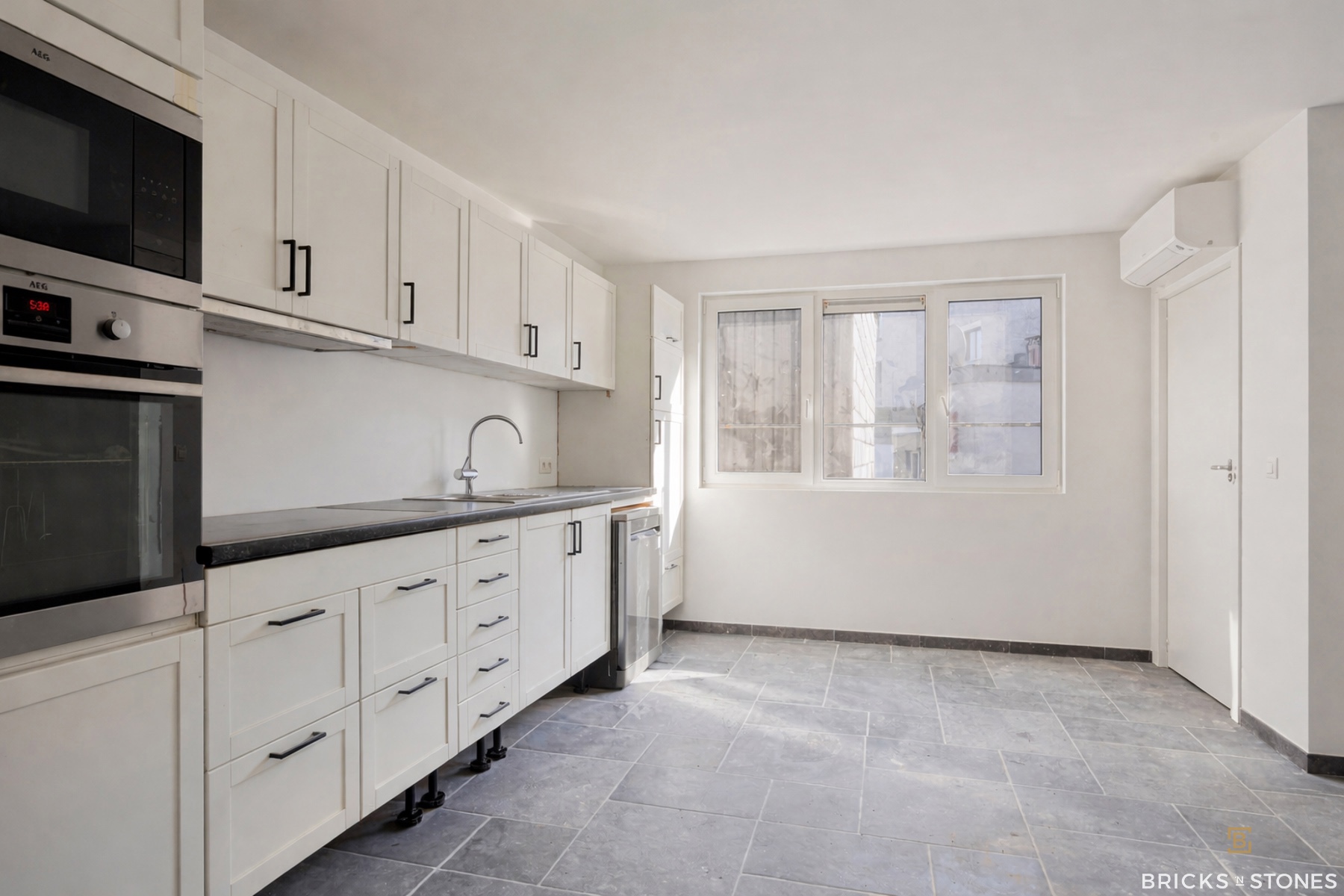 Gerenoveerd, lichtrijk 2-slaapkamer appartement  - foto 3