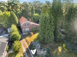 <p><span>Te renoveren woning op privatief perceel van 28are vlak bij Koersel-centrum. </span></p><p><span> </span></p><p><span>Belangrijkste troeven: </span></p><p><span>- Centrale ligging</span></p><p><span>- Woning ligt diep in het perceel</span></p><p><span>- Ruim achterliggend perceel</span></p><p><span>- Zeer privatieve tuin</span></p><p><span>- Bosrijke omgeving</span></p><p><span>- Renovatie of Nieuwbouw aan 6% btw</span></p><p><span> </span></p><p><span>Bekijk zeker ook de grondplannen met de afmetingen. Zo krijgt u van thuis uit al een perfect beeld van wat deze woning te bieden heeft!</span></p><p><span> </span></p><p><span>Wenst u meer info of een vrijblijvende bezichtiging, contacteer dan ons kantoor op het nummer 011 85 15 15 en wij helpen u graag verder.</span></p>