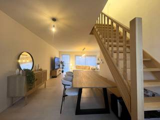 In deze kleinschalige residentie op de 1ste en 2de verdieping bevindt zich dit ruim appartement met luxueuze uitstraling. Op de eerste verdieping...