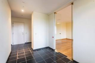 FOR SALE IN AALSTDiscover this exceptional 197 m² flat, located on the 4th floor of a stylish building with a lift on the prestigious Parklaan in...