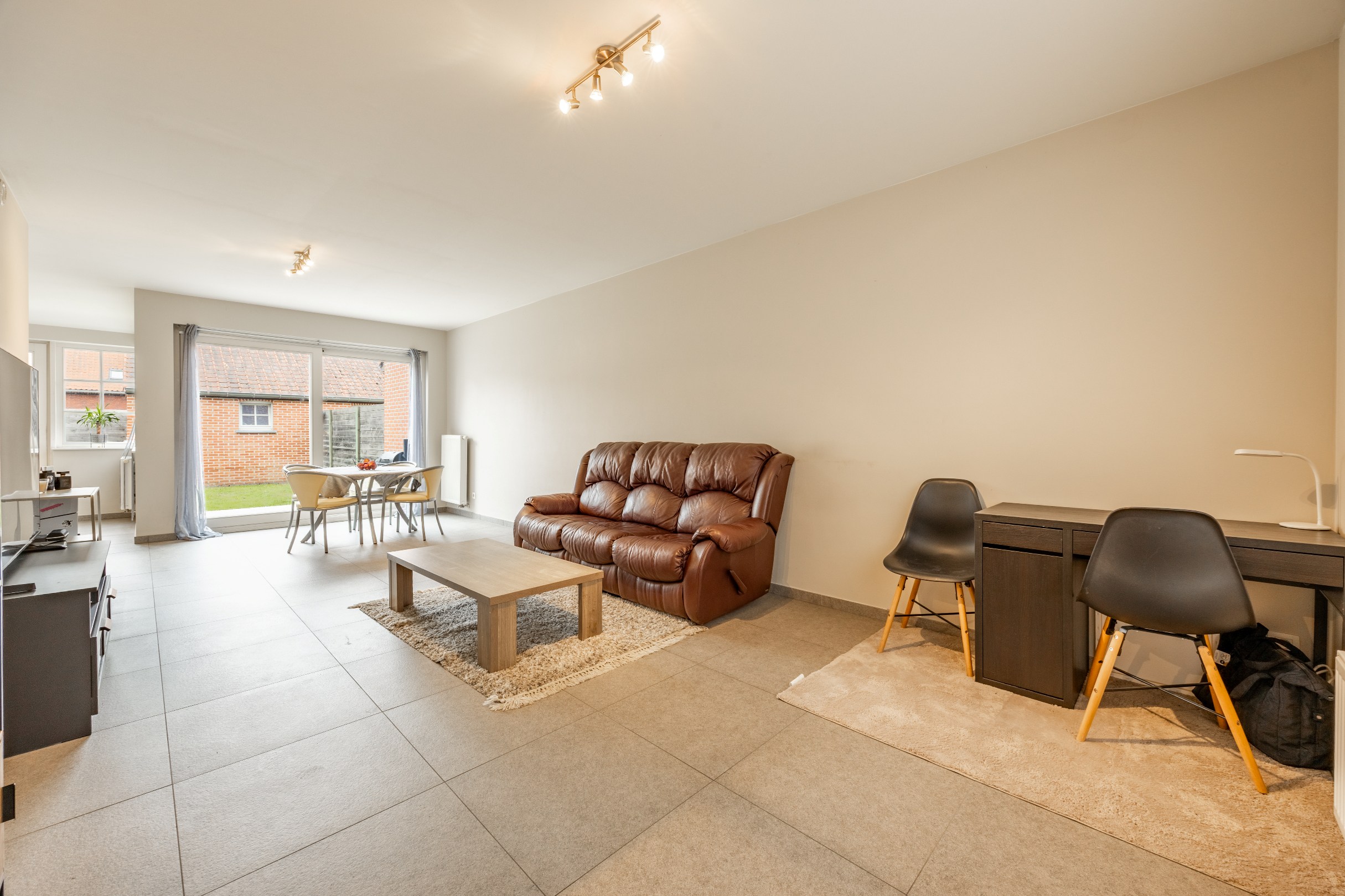 RECENTE GEZINSWONING MET GARAGE - foto 4