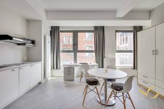 Graag stellen wij u deze charmante studio voor, gelegen Koopliedenstraat 55 te Brussel, in een goed onderhouden gebouw met lift, op wandelafstand...
