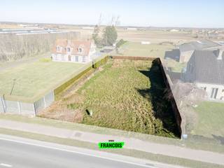 Dit perceel bouwgrond (zonder bouwverplichting) van 973 m², geschikt voor het bouwen van een vrijstaande woning, is gelegen op een vlot...