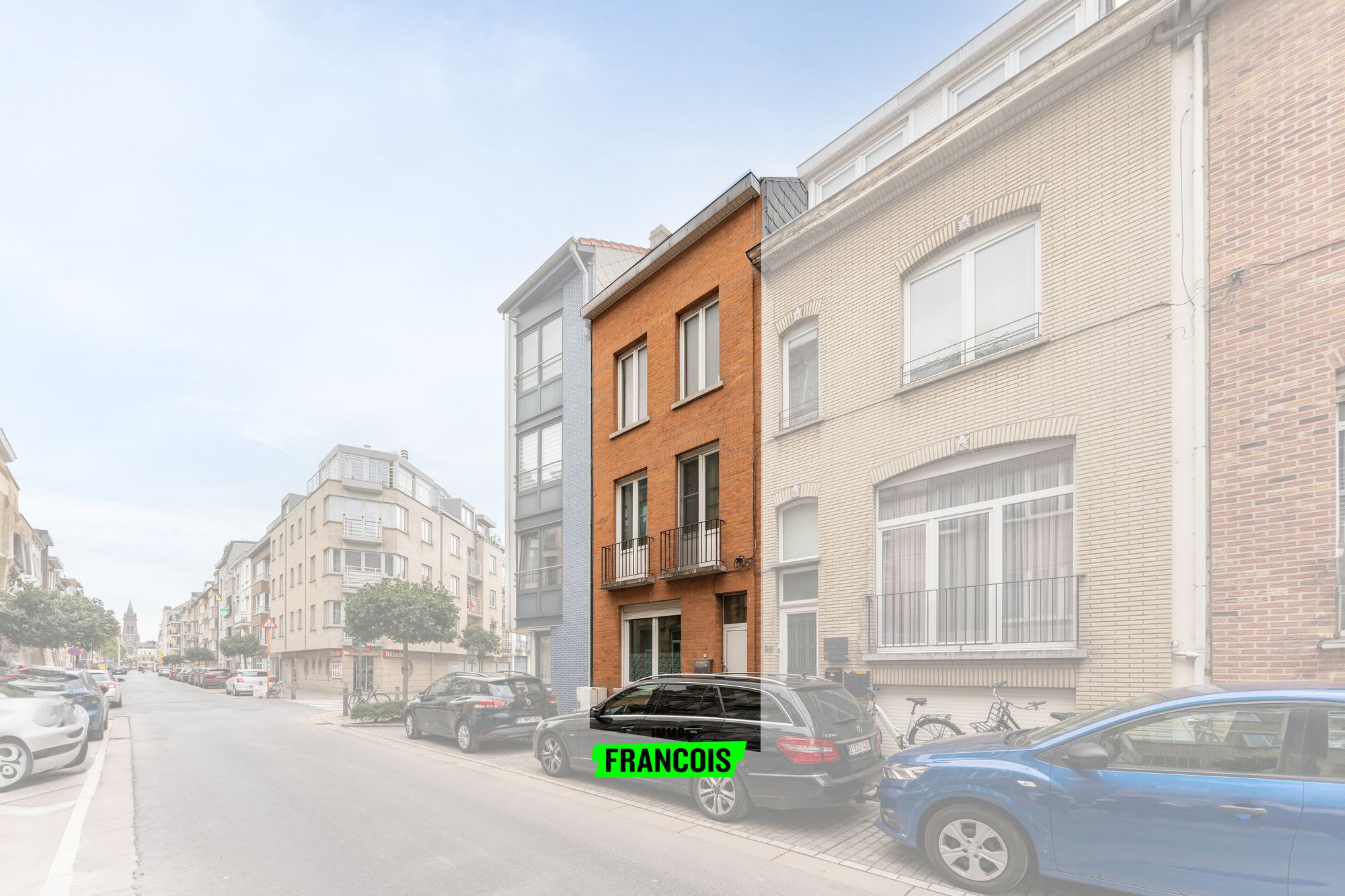 Instapklaar, verhuurd opbrengsteigendom pal in het centrum van Blankenberge - foto 1