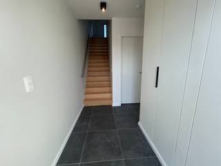 Deze hoog kwalitatieve BEN-woning geniet van veel natuurlijke lichtinval en is zeer ruim.Op het gelijkvloers kan U de leefruimte en open keuken...