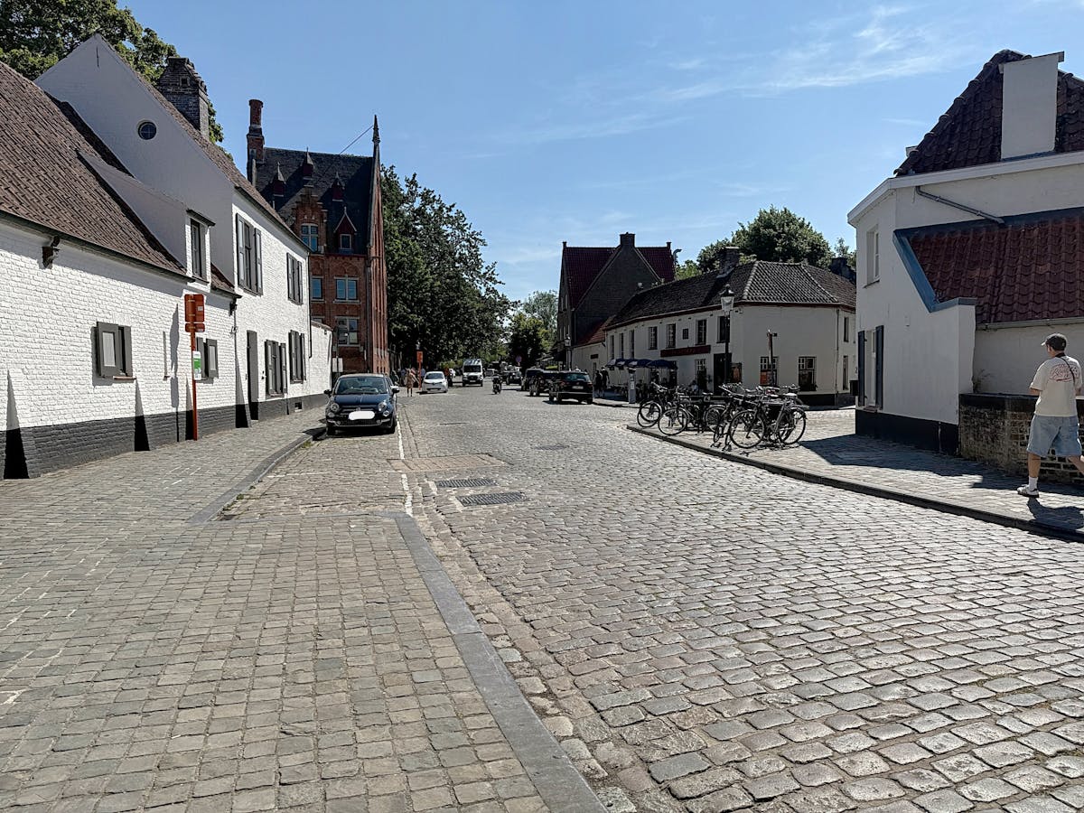 Parking space for sale in a prime location in the center of Bruges - photo 4
