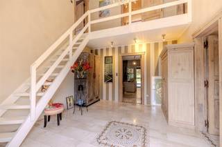 <p><span>Welkom in deze charmante vrijstaande woning, in een doodlopende straat op Ten Aard, gelegen op een half hectare. Deze parel combineert rust en privacy met een gevarieerde buitenruimte: ruime oprit, een verzorgde tuin met volwassen bomen, diverse zithoeken en een ingerichte tuinwoning.</span></p><p><span></span></p><p> </p><p><span>Het interieur valt op door een ruime inkomhal met overloop, een heldere living met veel daglicht en een sfeervolle kachel. Aan de achterzijde vindt u een ruime, lichte leefkeuken met ingerichte bijkeuken. Aansluitend aan de living en de keuken vind je over de ganse breedte van de woning een grote, open veranda die een  panoramisch uitzicht geeft op de tuin. Ze vormt een perfecte ontmoetingsplek om het hele jaar door van de prachtig aangelegde tuin te genieten.</span></p><p><span></span></p><p> </p><p><span>De badkamer is op de begane grond, en is voorzien van een bad en een douche. Het toilet is apart. Voor wie volledig op de begane grond wil leven, bestaat de mogelijkheid om het voorste deel van de living om te vormen tot een slaapkamer.</span></p><p><span></span></p><p> </p><p><span>Boven vind je 3 slaapkamers. Er zijn twee heel grote slaapkamers, waarvan eentje zelfs met een mezzanine; een perfecte basis om in te richten als studio. De derde slaapkamer is momenteel ingericht als bureau. </span></p><p><span></span></p><p> </p><p><span>Buiten vind je onder meer een ruime garage en voldoende parkeergelegenheid. Verder in de tuin de gezellig ingerichte tuinwoning, die een living met kachel, een keuken, 2 slaapkamers en een badkamer omvat. </span></p><p><span></span></p><p><span>Voor en rond de woning is de tuin prachtig aangelegd. De totale diepte van het perceel is 300m. Heb je groene vingers? Heb of wil je een paard? Geitjes? Leg je de vijver graag terug aan? Het kan hier allemaal! Echt een pareltje voor wie rust, privacy en ruimte wil combineren.</span></p><p><span></span></p><p> </p><p><span>De centrale verwarming draait op mazout. Doordat de woning zo goed geïsoleerd is, kan je ze met de zalige stralingswarmte van de houtstoof op temperatuur houden.</span><br /><span>Met een EPC-score van 163 en label B zit je goed. De woning is uitgerust met 25 zonnepanelen.</span></p><p><span>In de woning en de tuinwoning werd geen asbest aangetroffen. De dakplaten op het houtkot en de garage zijn asbesthoudend, alsook een bakeliet elektriciteitsmeter en een wand in een schuurtje.</span></p><p><span></span></p><p> </p><p><span>Met de virtuele toer kan je al eens door de woning, een stuk van de tuin en de tuinwoning wandelen. Met de knoppen kan je makkelijk de meubels verwijderen zodat je de kamers helemaal leeg kan zien. Verder is er een functie om de kamers op te meten. Succes!</span></p><p><span></span></p><p> </p><p><span>Is jouw interesse geprikkeld? Plan dan snel een bezoek!!</span></p><p><span></span></p><p> </p><p><span>Heb jij plannen om jouw pand te verkopen of te verhuren? Contacteer Nxxt voor een gesprek. We koppelen de mogelijkheden die jouw pand biedt aan jouw wensen. Samen naar jouw </span><span> </span><span>Nxxt Step!!</span></p>