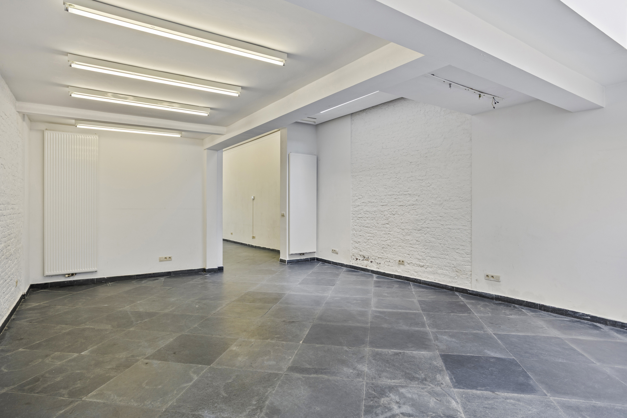 Goed gelegen handelsgelijkvloers aan het Laar. - foto 5