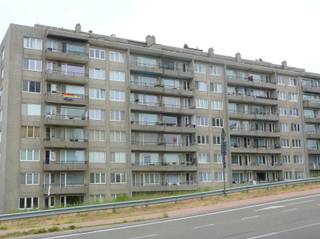 Appartement met 2 slaapkamers, terras, kelder en ondergrondse autostaanplaats, aan de rand van het centrum van Landen.De algemene onkosten van € 130...