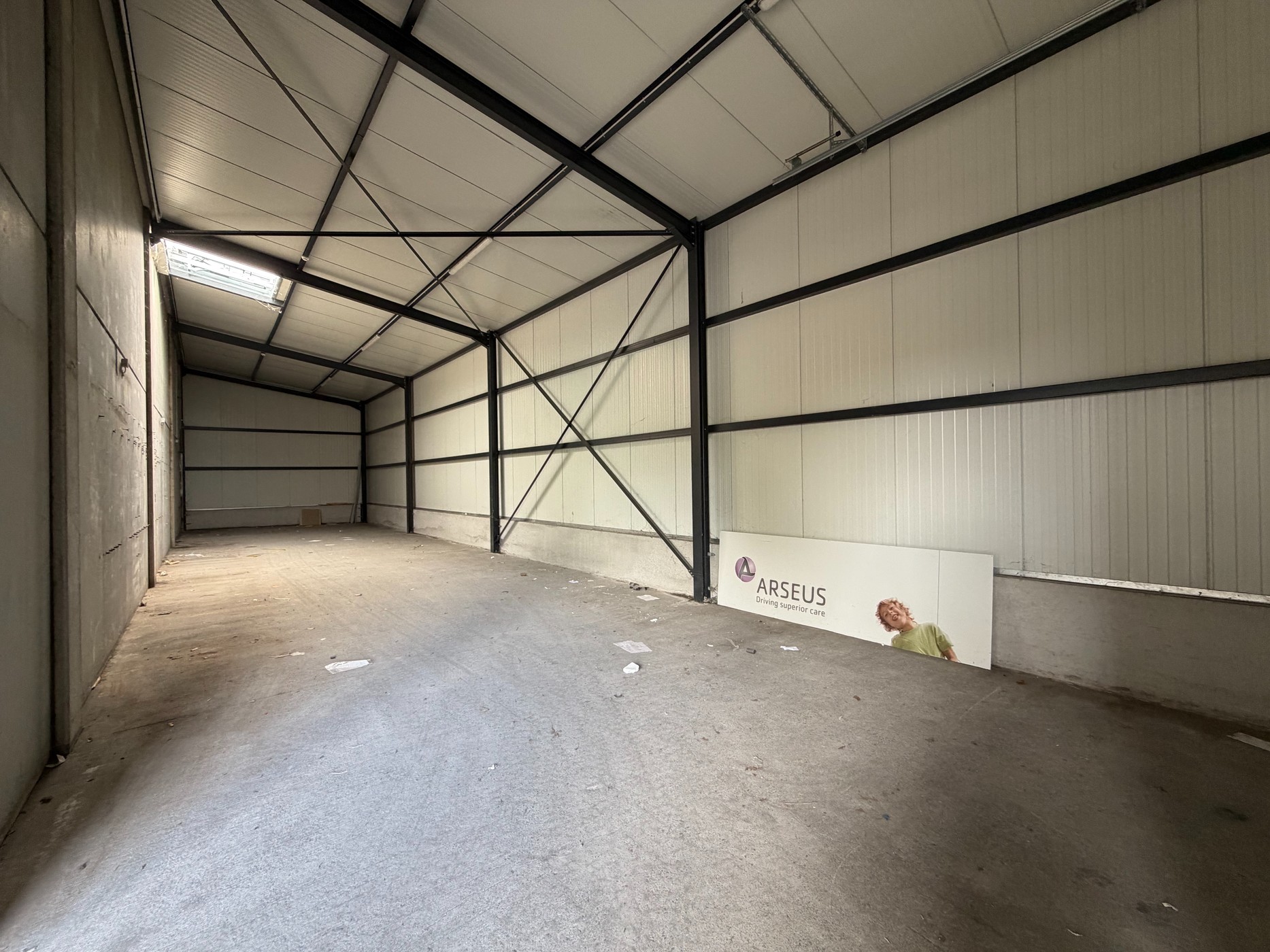 Magazijn 565 m² met bijhorende kantoorruimte (+/- 500 m²) te huur in Zulte. - foto 5