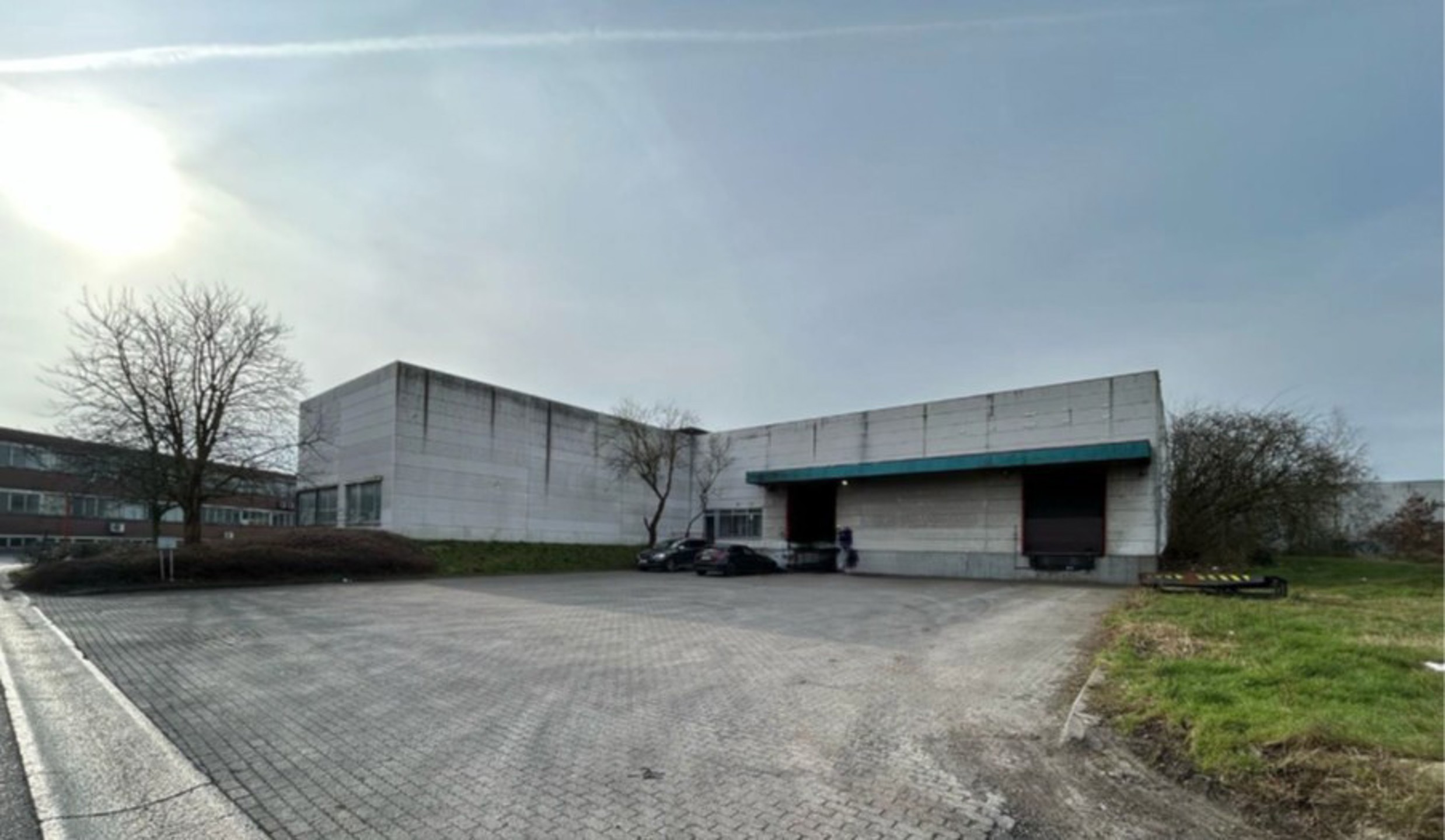 Magazijn 1.110m² met kantoor in de Transportzone Meer nabij de E19. - foto 1