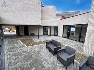 Modern gelijkvloers nieuwbouwappartement met 2 slaapkamers, terras & topafwerking centrum ZandbergenIn het hart van Zandbergen, in een kleinschalige...