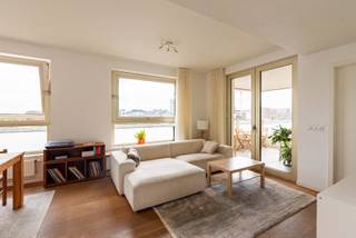 Ontdek dit smaakvol afgewerkte appartement van 70 m², gelegen in het prestigieuze project Westkaai Toren 6. Geniet dagelijks van een...