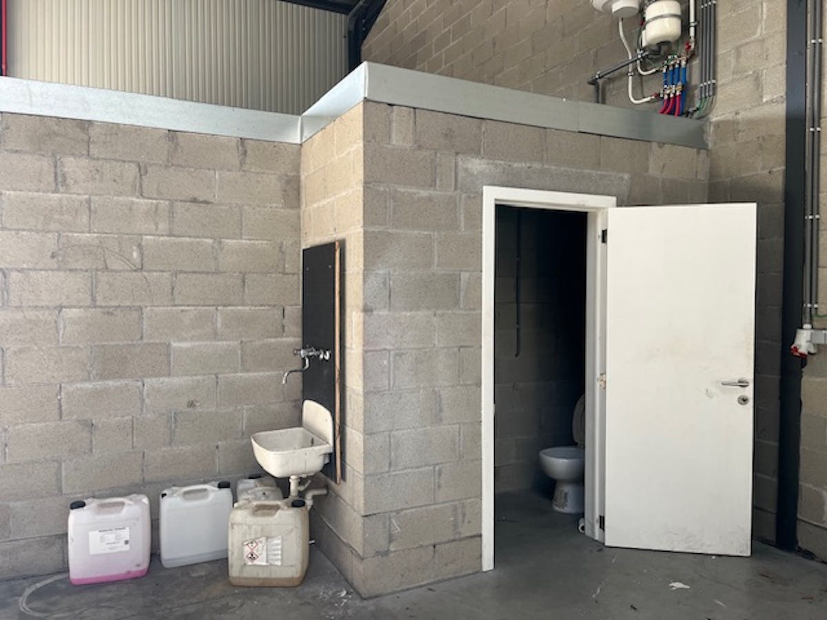 Unité PME à louer à Genk - photo 4