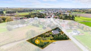 Bungalowwoning met 3 slaapkamers, bureauruimte en groot perceel van 2.984 m² te koop in Wachtebeke!In de Ramonshoek 5 vindt u deze charmante...