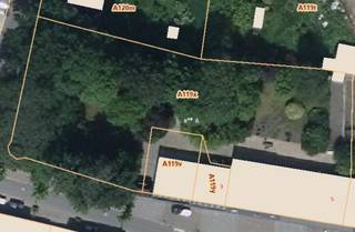 Ce projet bénéficie d’un bel emplacement sur la PLACE de Ghislenghien. Façade de 94m, terrain de 3.640m². Parking à l’avant, jouissant d’un...