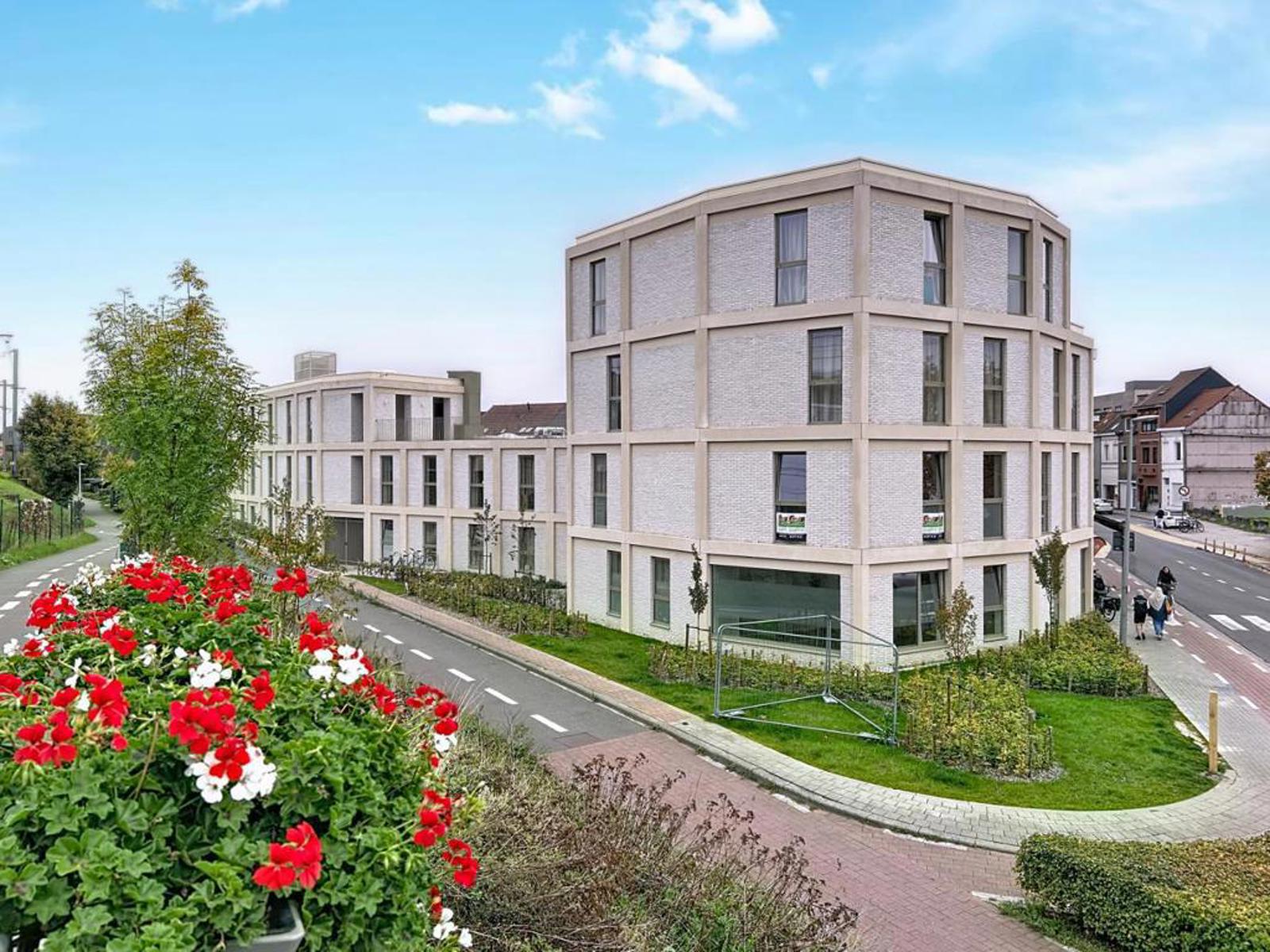 Apartment for sale in Kortrijk with 1 bedroom - photo 1