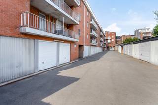 Op zoek naar een veilige en vlot bereikbare garage in het hart van Roeselare? Deze garagebox is ideaal voor het stallen van een wagen, motorfiets...