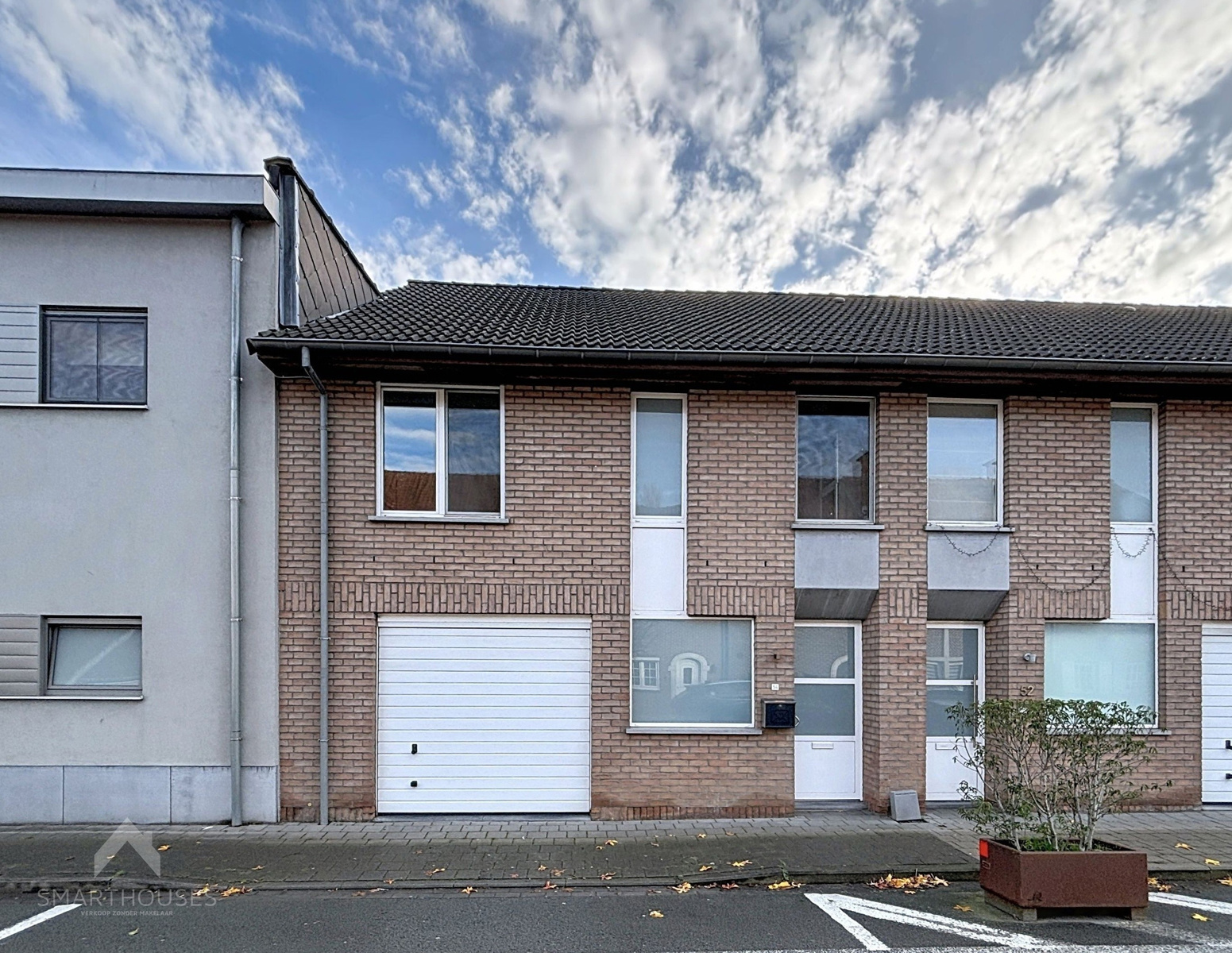 Centraal gelegen woning met 4 slaapkamers en garage - foto 2