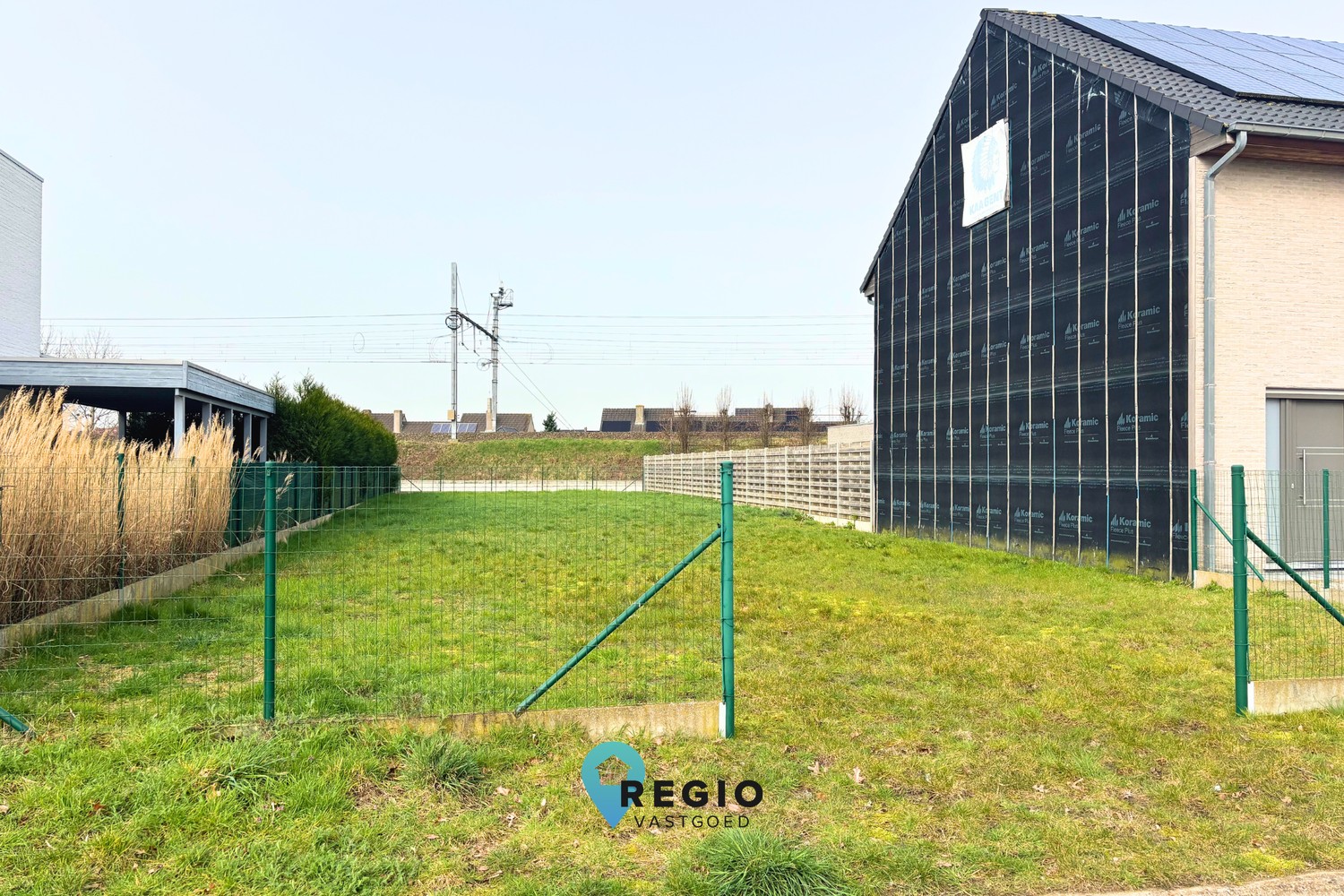 Rustig gelegen bouwperceel van 558m² voor halfopen bebouwing in Petegem-aan-de-Leie - foto 5