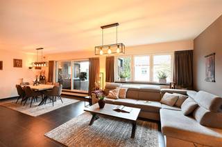 - Bekijk www.koosi.be voor een volledige omschrijving van dit eigendom. - Gelegen nabij invalswegen, openbaar vervoer en scholen vinden we...