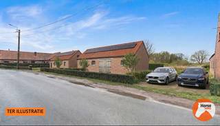 LOKEREN - Te renoveren woning met bijgebouwen op +- 6700m²<br />Bent u op zoek naar een eigendom met karakter, ruimte en potentieel? Dan is deze te renoveren woning op een prachtig perceel van 6.756m² zeker iets voor u!<br /><br />De woning beschikt op het gelijkvloers over een ingerichte keuken, een gezellige leefruimte met kachel, twee slaapkamers en een badkamer uitgerust met zowel douche als bad. De zolderverdieping is bereikbaar via een vaste trap en biedt de mogelijkheid om verder ingericht te worden naar eigen wens. Ook beschikt de woning over een berging onder de trap. <br /><br />Buiten geniet u van verschillende bijgebouwen. In combinatie met het ruime perceel en de uitzonderlijke straatbreedte vormt deze eigendom een unieke kans voor wie ruimte zoekt.<br /><br />De woning is momenteel vergund als landbouwwoning. Een functiewijziging naar eengezinswoning is mogelijk, mits het verkrijgen van de nodige vergunningen en het voldoen aan de geldende voorwaarden.<br /><br />Hoewel de woning steeds goed onderhouden werd, dient ze volledig gerenoveerd te worden om te voldoen aan de huidige normen. De renovatieplicht is van toepassing.<br /><br />Er is de mogelijkheid om de naastliggende gezinswoning ook aan te kopen (VP 350.000€)<br /><br />Kortom, een eigendom met enorm potentieel voor wie bereid is de handen uit de mouwen te steken!<br />Voor meer informatie of een bezoek, kan u ons steeds contacteren: 053/60.65.66