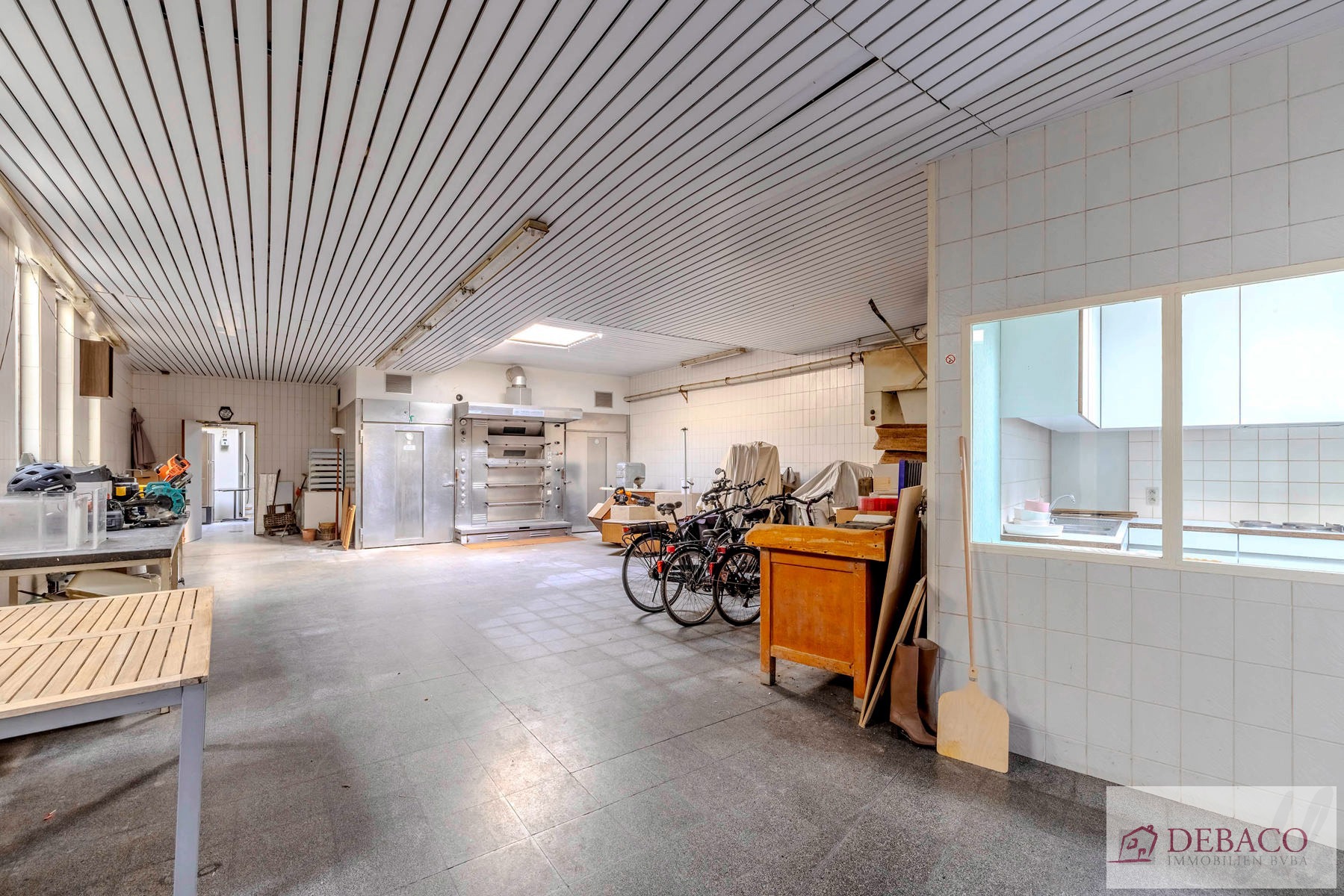 Ruim commercieel gelijkvloers met mooi duplex appartement! - foto 5