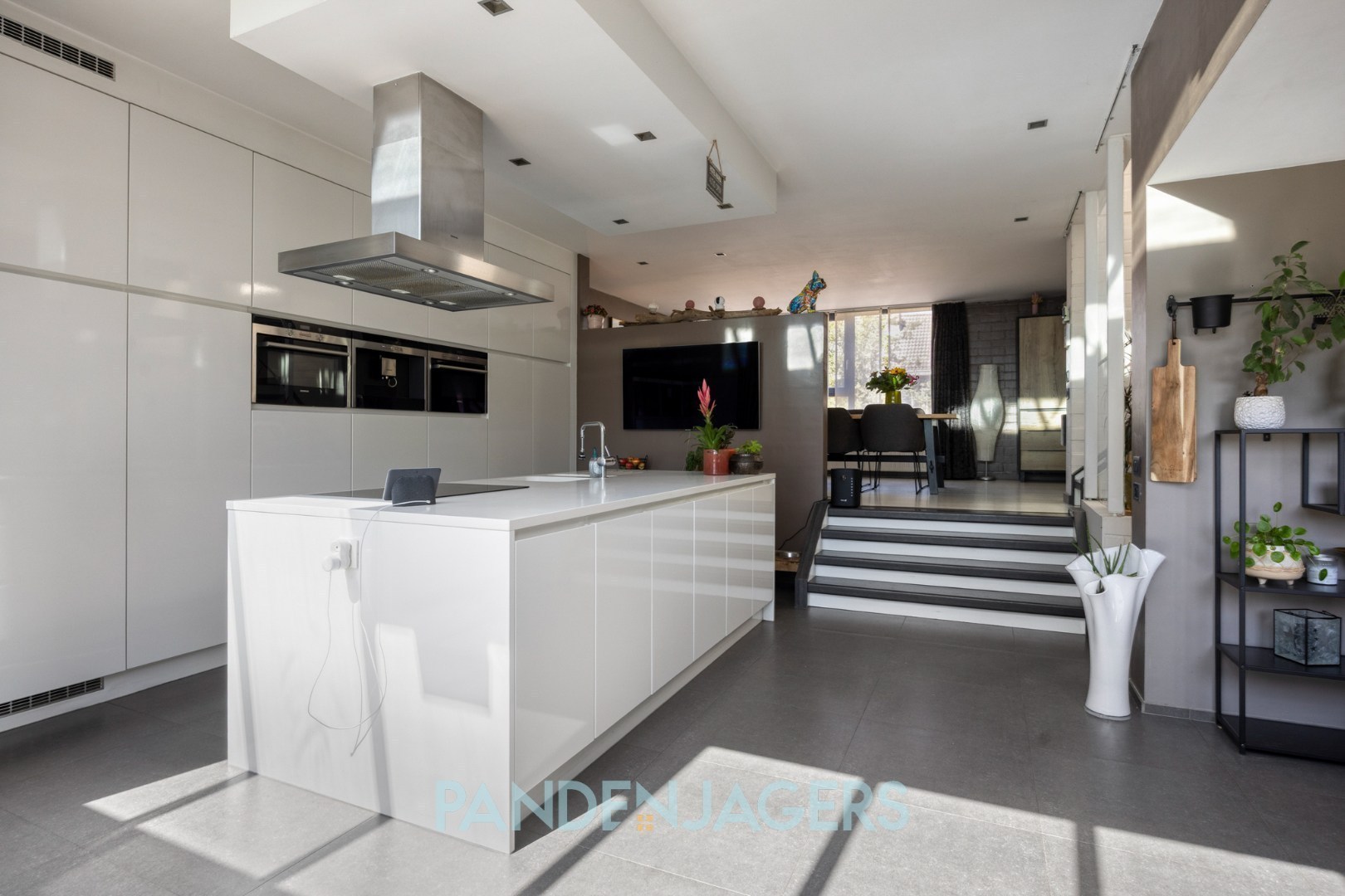 Modern en lichtrijk halfopen bebouwing op uitzonderlijke locatie te Kontich - foto 1