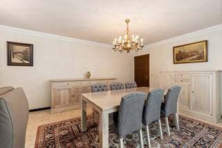 <strong>Te koop: goed onderhouden woning met 3 slaapkamers en garage op groot stuk grond te koop in Otegem (Zwevegem).</strong><br /><br /><br />Ontdek deze gelijkvloerse woning in Otegem, gelegen in een landelijke omgeving. De woning is goed onderhouden en door de jaren heen zijn er al enkele renovaties geweest, waardoor de woning al geniet van een EPC C en er dus geen renovatieverplichting is. <br /><br /><br /><u><strong>Indeling:</strong></u><br />Inkomhal met apart toilet, lichtrijke woonkamer met eetplaats, reeds vernieuwde keuken en een zeer grote berging. Er zijn ook 3 volwaardige slaapkamers, een badkamer met lavabo en bad en een kleine berging. <br />De woning beschikt ook over een garage en een zeer grote tuin. Perfect voor liefhebbers van groen, voor een moestuin of dieren.<br /><br /><br /><u><strong>Troeven:</strong></u>
<ul><li>EPC C</li><li>Grote tuin met veel potentieel</li><li>Rustig en landelijk gelegen</li></ul>
<br /><strong>Interesse in deze woning? Neem zeker contact op met Indra voor meer info of een bezoek - 0473/61.10.10.</strong>