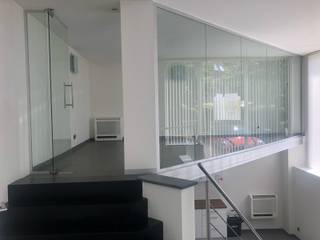 Instapklaar kantoor met centrale ligging en parkeermogelijkhedenOp deze zichtlocatie bieden wij een centraal gelegen gelijkvloers kantoor aan met...