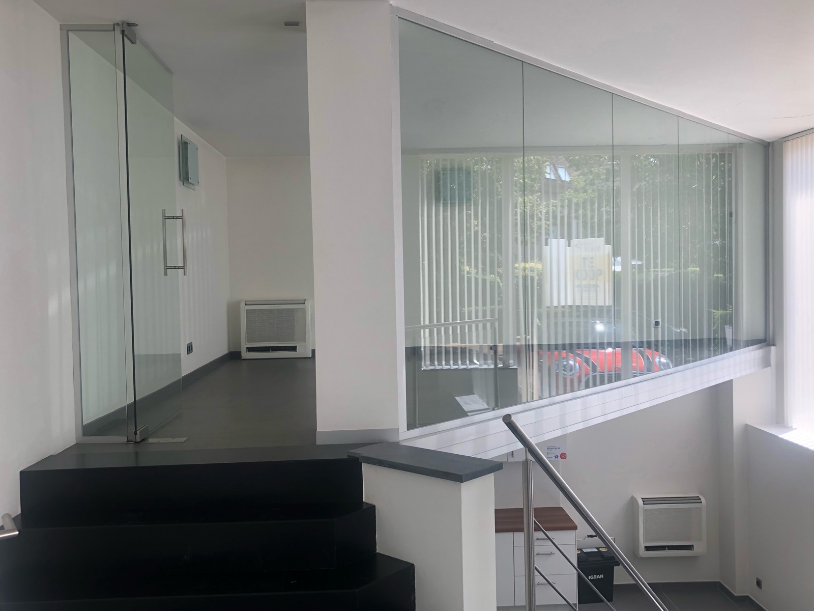 Knap handelspand op zeer centrale ligging met 5 standplaatsen - foto 2