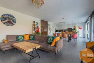 EERSTE BEZOEKDAG ZATERDAG 20 DECEMBER VAN 10u TOT 12u (ENKEL OP AFSPRAAK !!)KERKSKEN – Dit stijlvol, lichtrijk en luxueus afgewerkt gelijkvloers...